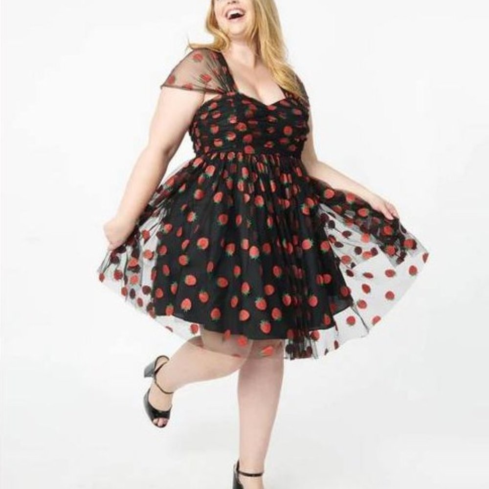 Unique Vintage Plus Size Black & Glitter Strawberry Print Babydoll Size 3X NWT